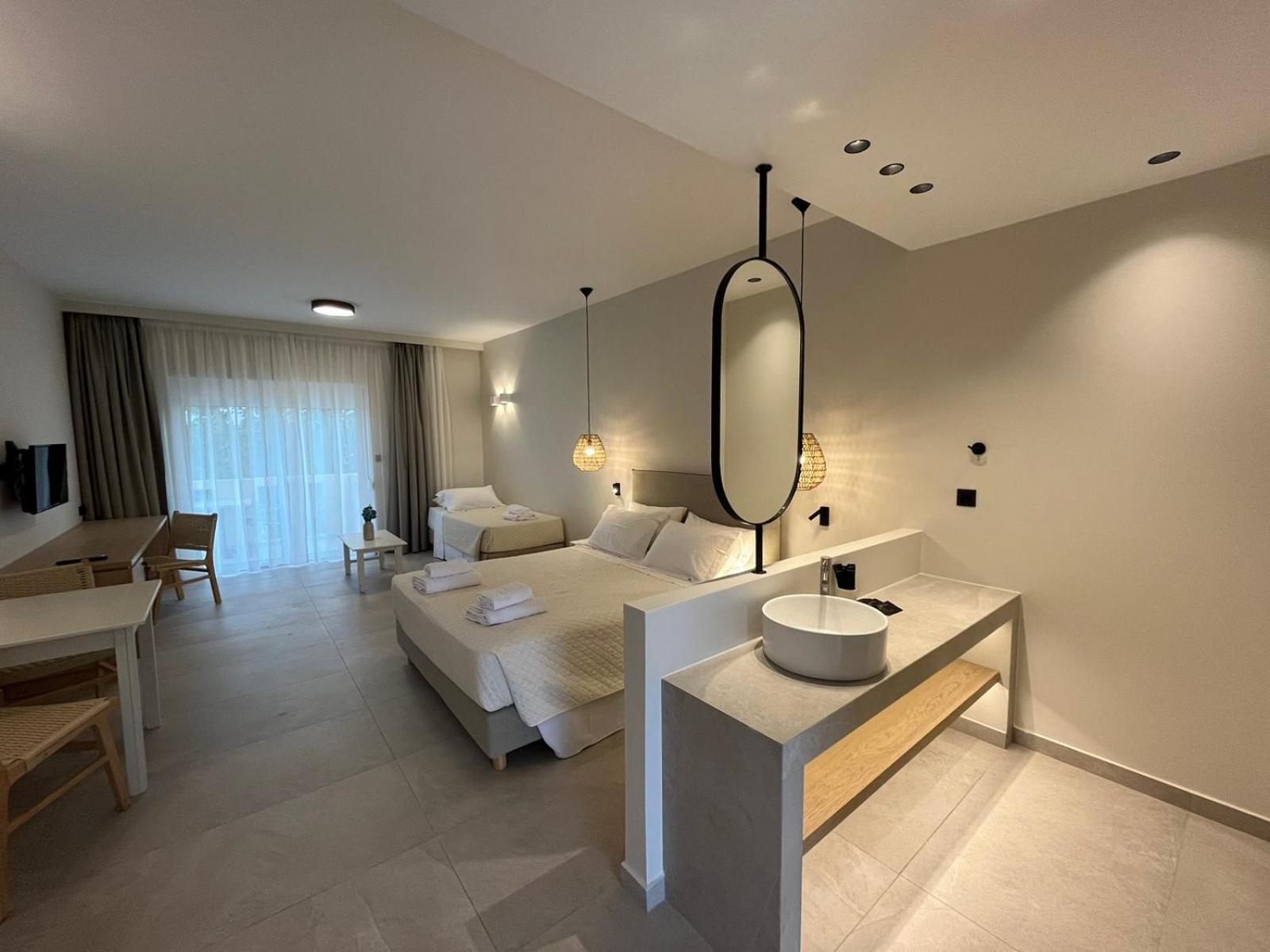Mediterranean Sea Top Floor Palaiochora Exterior photo